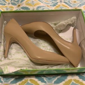 Never worn Sam Edelman nude pumps!!